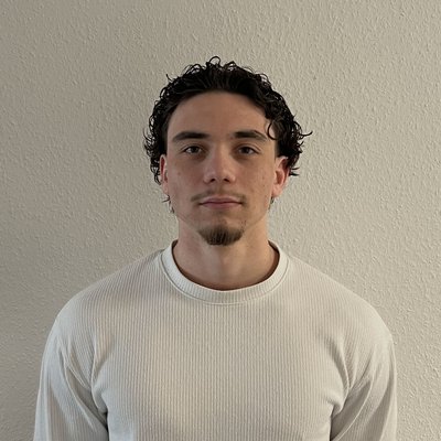 Auszubildender bei SAUTER im Porträt für Mitarbeiterstimme zur Ausbildung